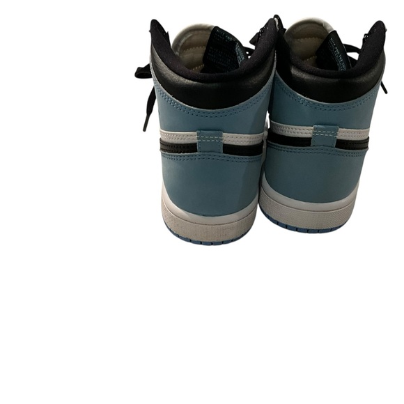 Youth Nike Air Jordan 1 Retro High OG “University Blue” Sneakers Size 2.5 - Picture 3 of 7